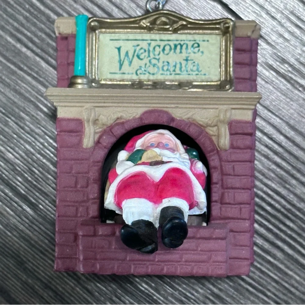 1990 Hallmark vintage Christmas ornament WELCOME SANTA